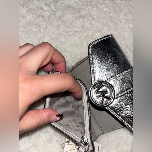 BNWT - Michael Kors Metallic Crocodile Embossed Tri-Fold Envelope Wallet - Picture 9 of 12